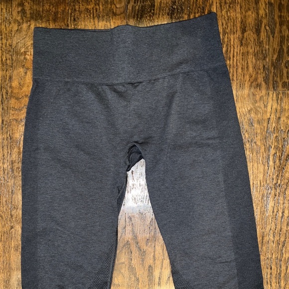 LuluLemon Capri High Rise Leggings size 10 color is Black - Picture 1 of 6